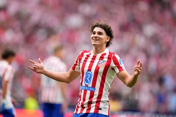 Julián Álvarez, em guerra com diretoria do Atlético de Madrid, é relacionado para estreia no Espanhol