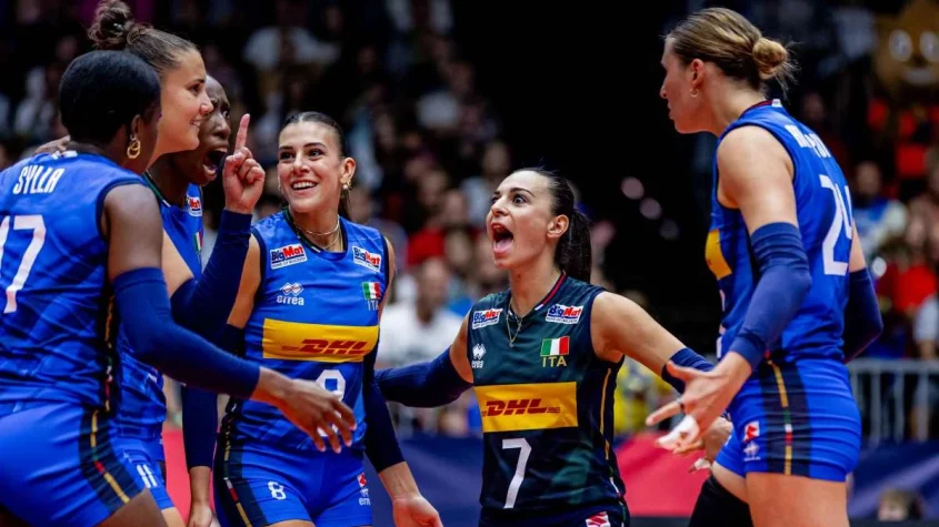 Itália bate Suécia e garante vaga na semifinal do Europeu de vôlei